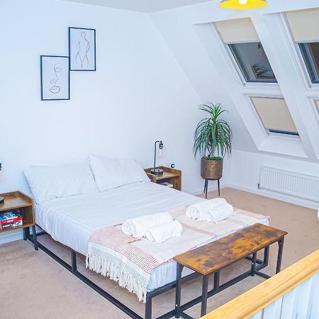 Entire Home In Manchester Extérieur photo