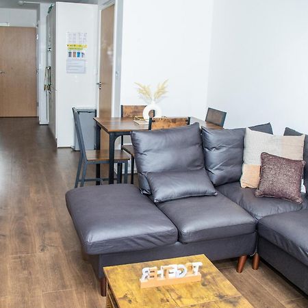 Entire Home In Manchester Extérieur photo