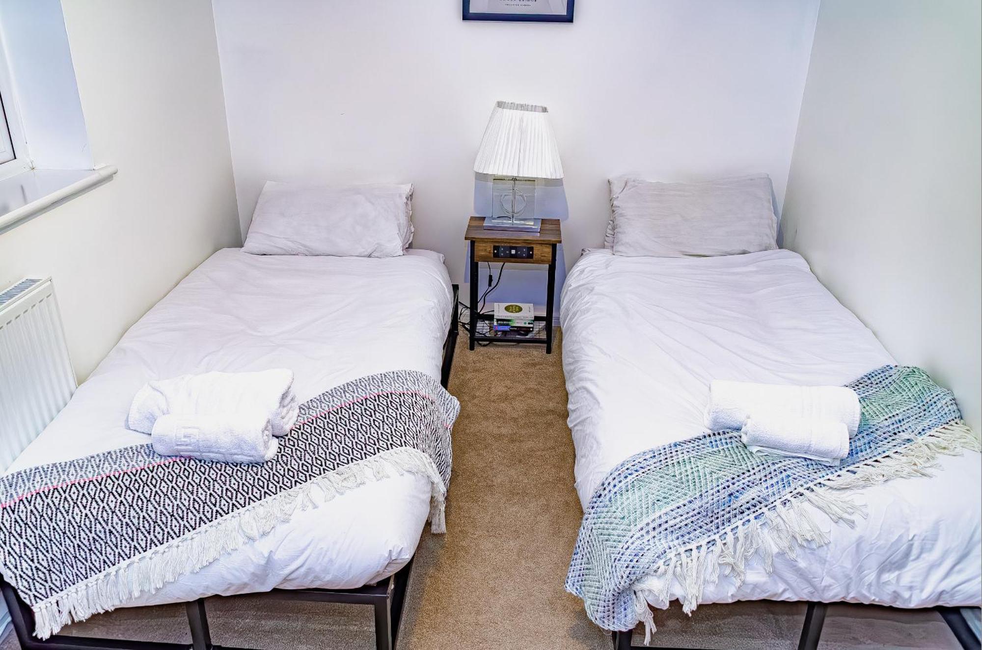 Entire Home In Manchester Extérieur photo